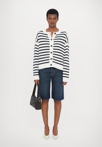 CLOSED JENICA - Jeansshorts - dark blue