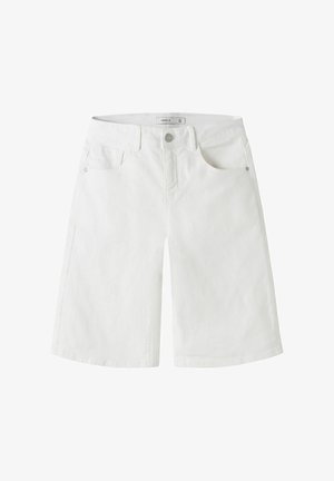 Shorts en denim blancs longueur genou avec poches avant, passants de ceinture et fermeture par bouton à la taille.