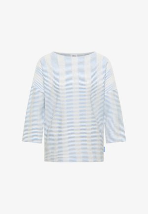 Bílé tričko s dlouhým rukávem s jemným světle modrým vodorovným pruhovaným vzorem a kulatým výstřihem, zobrazené na bílém pozadí.