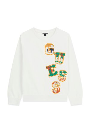 Weißes Langarm-Sweatshirt mit bunten Buchstaben in Mustern, die "GUESS" vertikal auf der vorderen rechten Seite buchstabieren.