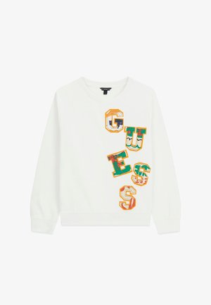 Fehér, hosszú ujjú pulóver színes mintás betűkkel, amelyek a "GUESS" szót függőlegesen írják ki az elülső jobb oldalon.