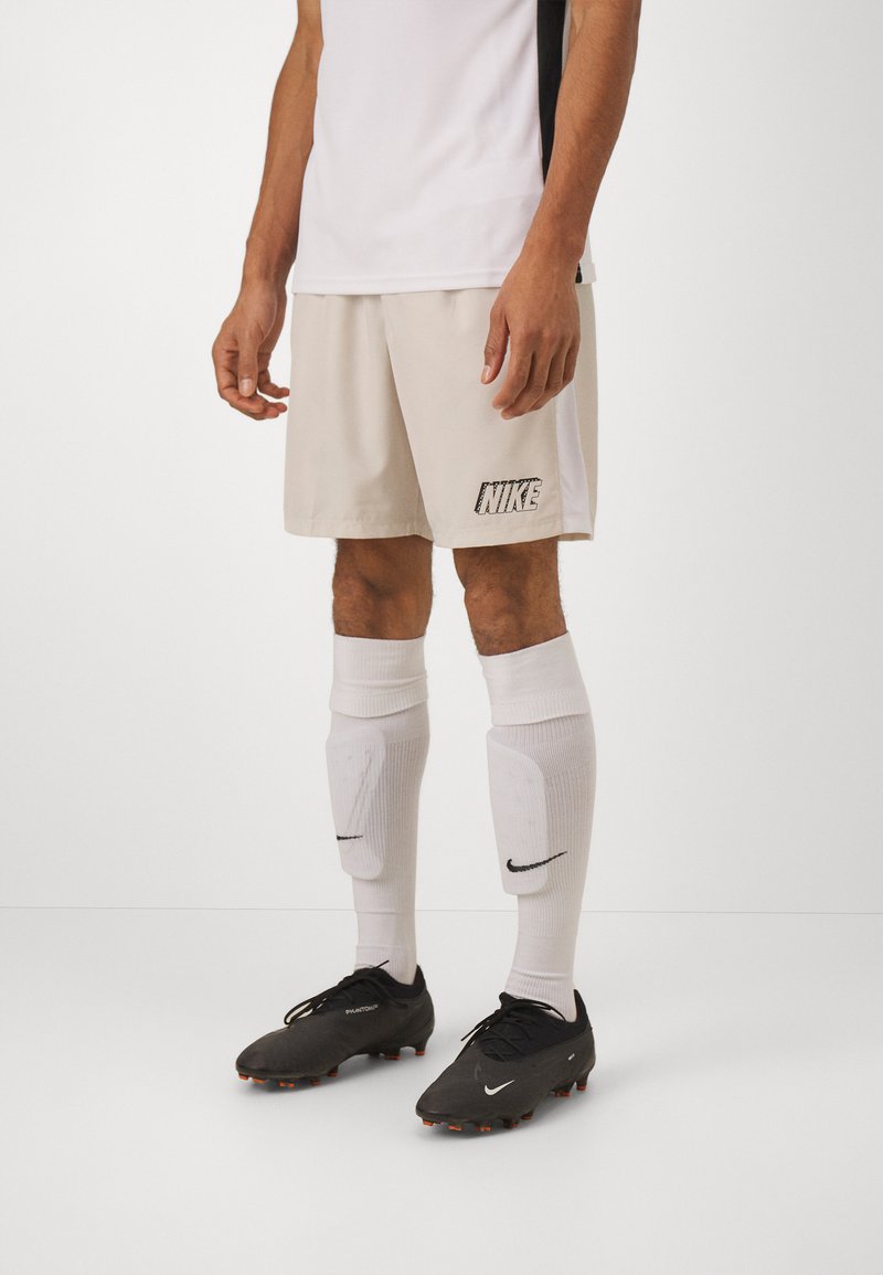 Nike Performance - ACADEMY 23 SHORT - Korte broeken - light orewood brown/white/black, Vergroten