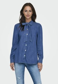 ONLAKIRA - Button-down blouse - medium blue denim