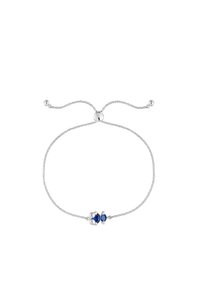 Pulsera de plata con un diseño de cadena retorcida, que presenta gemas azules en un engaste de racimo y un cierre deslizante ajustable.