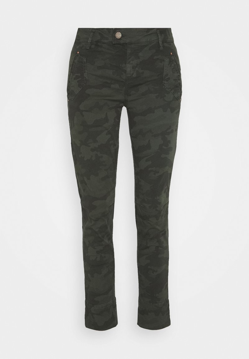 Pantaloni verdi camouflage con una vestibilità slim, cinque tasche, chiusura con bottone e orli arrotolati. Realizzati in tessuto resistente con una texture liscia.