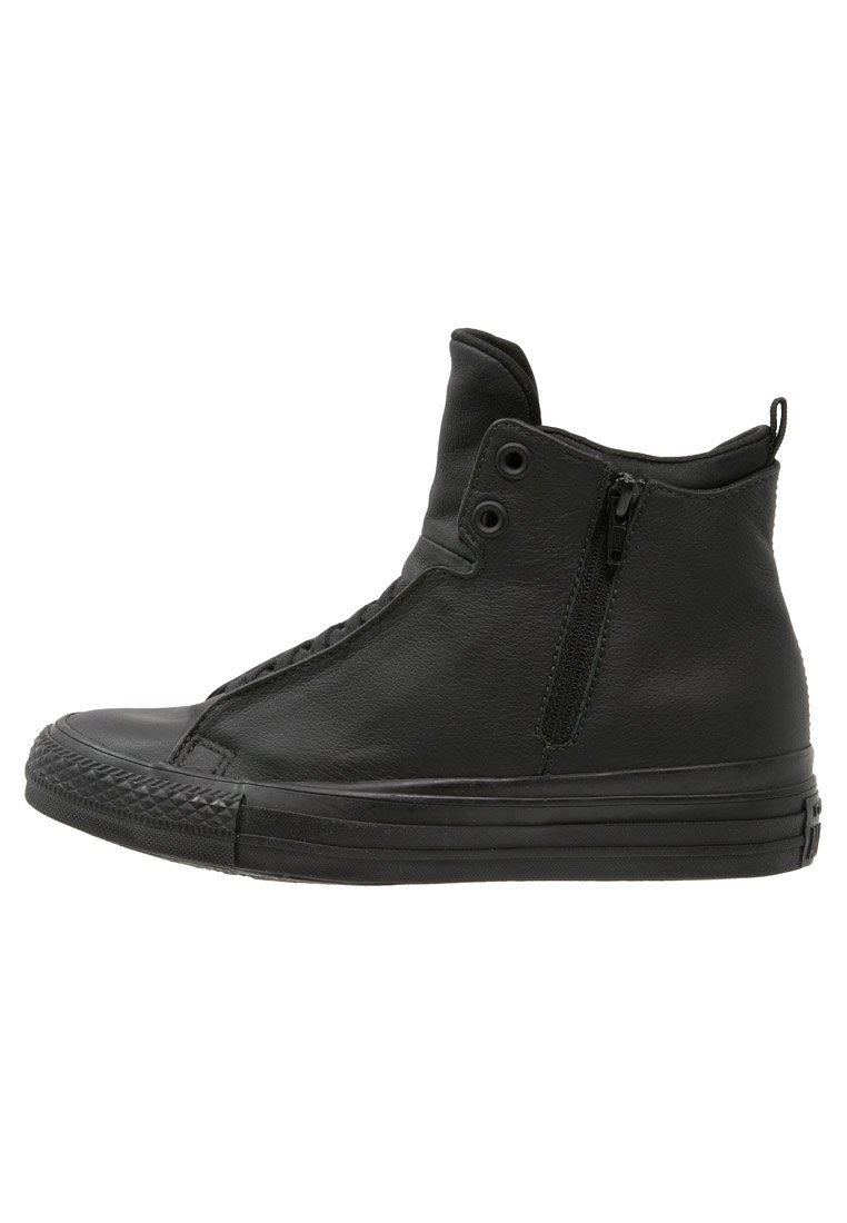 Schwarzer Leder-High-Top-Sneaker mit einem Reißverschluss, runder Zehenpartie, strukturiertem Profil und zwei Ösen. Einfaches Design mit glatter Oberfläche.