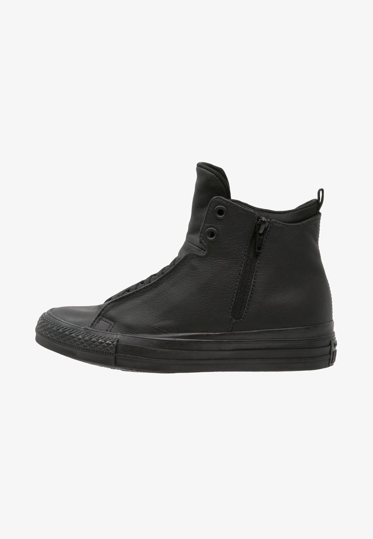 Schwarzer Leder-High-Top-Sneaker mit einem Reißverschluss, runder Zehenpartie, strukturiertem Profil und zwei Ösen. Einfaches Design mit glatter Oberfläche.