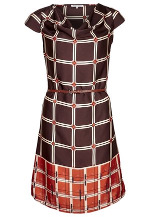Braun-oranges knielanges Kleid mit kurzen Ärmeln, geometrischem Gitternetzmuster und dünnem braunen Gürtel in der Taille.
