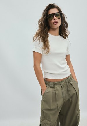 Stradivarius, BASIC SHORT SLEEVE T-SHIRT - T-shirt basique - white