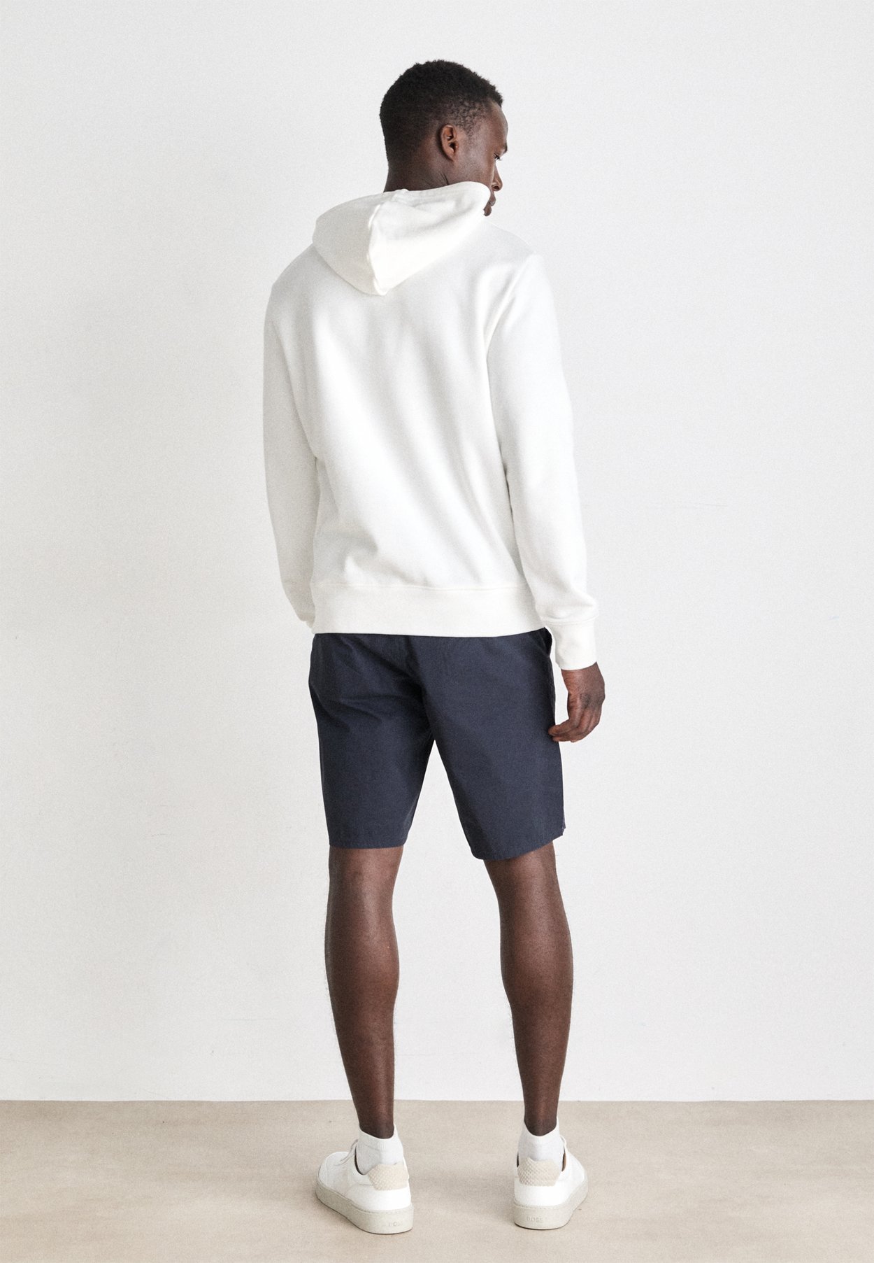 RELAXED FIT