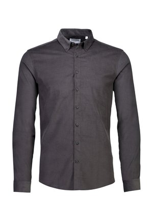 Czarna, długoszłowa koszula z ciemnoszarego materiału o fakturowanej powierzchni, z kołnierzykiem button-down i siedmioma czarnymi guzikami na przodzie.