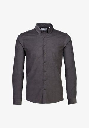 Chemise à manches longues gris foncé en tissu texturé, dotée d'un col à boutons et de sept boutons noirs le long de la patte de boutonnage.