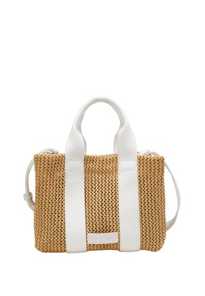 Gewebte Strohtasche mit weißen Stoffriemen, quadratischer Form, kleiner Größe und einem abnehmbaren Schultergurt. Mit einem Logo auf der Vorderseite.