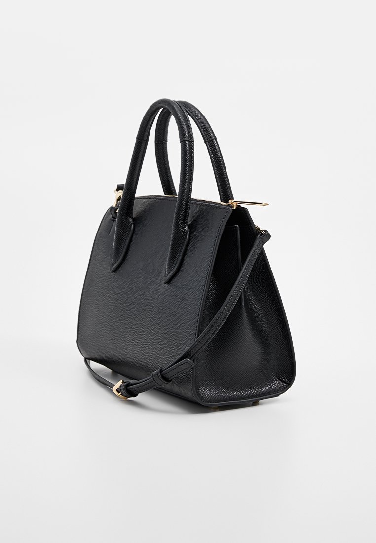 Schwarze strukturierte Handtasche aus strukturiertem Leder mit zwei oberen Griffen, einem abnehmbaren Schulterriemen und Akzenten in goldfarbener Hardware.