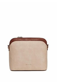 Beige strukturiertem Lederbeutel mit einem braunen gemusterten Oberteil, Reißverschluss und einem Schultergurt. Minimale Hardware und dezente Markenkennzeichnung.