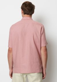 Marc O'Polo KURZARM REGULAR MIT BOWLING-KRAGEN - Overhemd - strawberry mauve