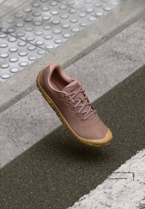 VAPOR GLOVE 6 - Laufschuh Straße - marron