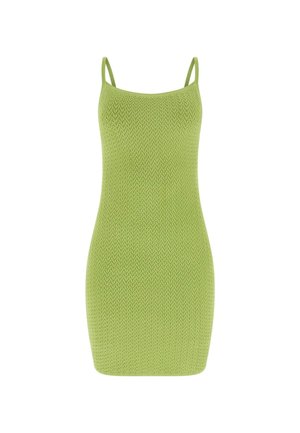 Dzianinowa, limonkowo-zielona sukienka mini bez rękawów, z cienkimi ramiączkami i teksturowanym wzorem chevron na całej powierzchni.