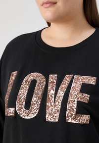 ONLY Carmakoma CARKATYA LOVE O NECK  - Mikina - black