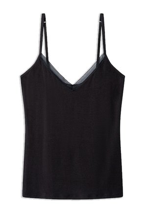 Czarny top na ramiączkach z cienkimi paskami, z dekoltem w serek, gładką teksturą i delikatnym koronkowym wykończeniem przy dekolcie.