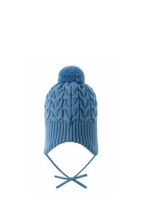 Niebieska czapka w splot kablowy z pomponem na szczycie, z ryflowanymi brzegami i trokami dla pewnego dopasowania. Miękka faktura, zaprojektowana z myślą o ciepłu i komforcie.