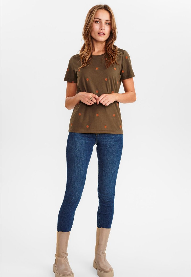 Numph T-shirt basic olijfgroen Numph T-shirt basic olijfgroen