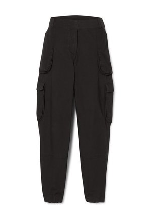 Pantaloni cargo neri con polsini elasticizzati e multiple tasche con patta sui lati, progettati per un uso casual o funzionale.