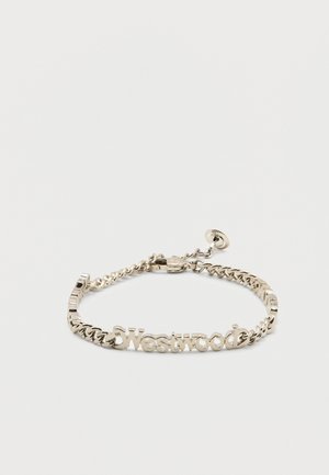 Sidabrinė grandinėlės apyrankė, kurioje centrinį dekoratyvinį elementą sudaro žodžio „Westwood“ raidės, su reguliuojamu užsegimu.