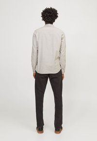 Jack & Jones JJESUMMER LINEN MIX SHIRT - Skjorter - crockery