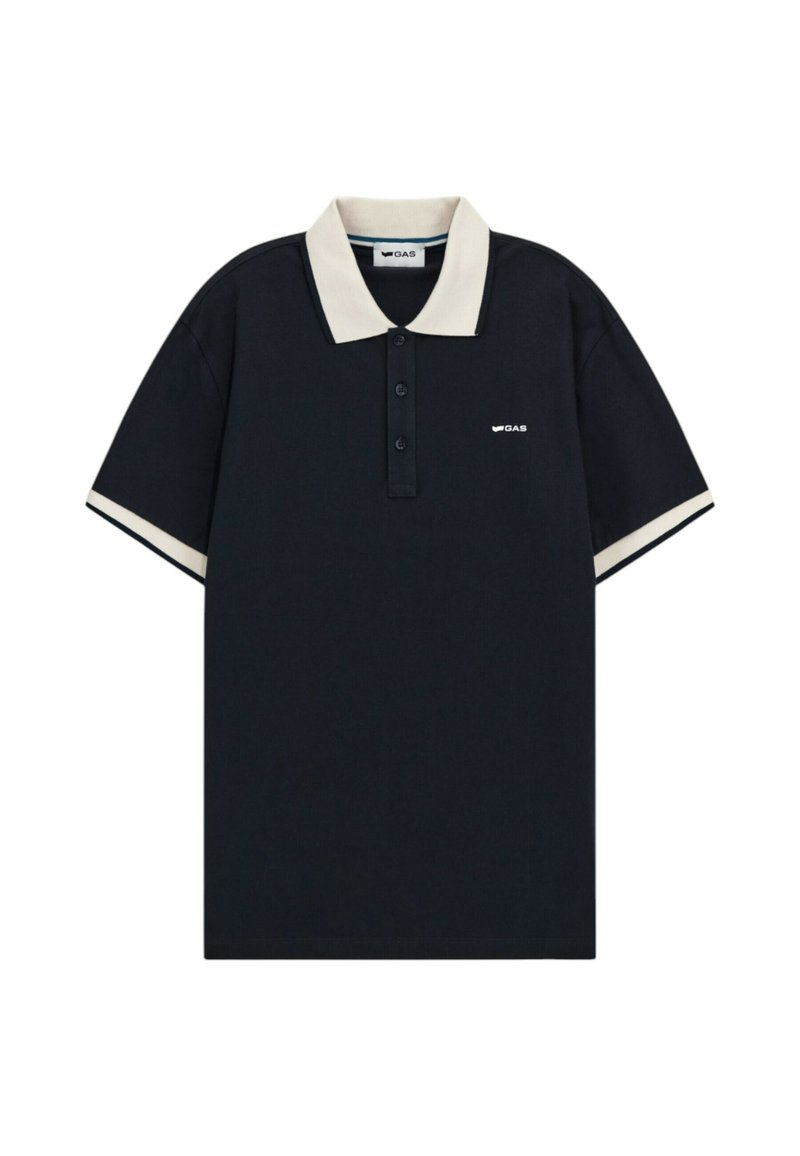 Polo shirt blu navy con colletto e dettagli delle maniche di un leggero beige. Presenta una chiusura a tre bottoni e un piccolo logo del marchio sul petto.