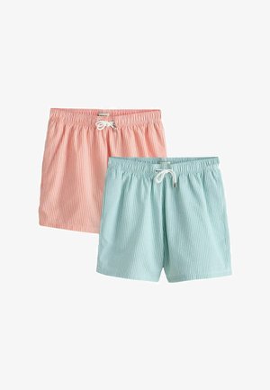 Kaksi paria raitaisia uimashortseja, yksi korallinpunainen ja yksi vaaleansininen, molemmissa joustovyötärö ja valkoiset kiristysnyörit.