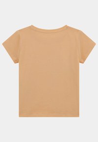 Kortærmet T-shirt i lys brun bomuld, med rund halsudskæring og enkel syning, har en glat tekstur og en udekoreret ryg.