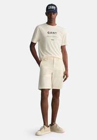 GANT SUNFADED - Shorts - cream