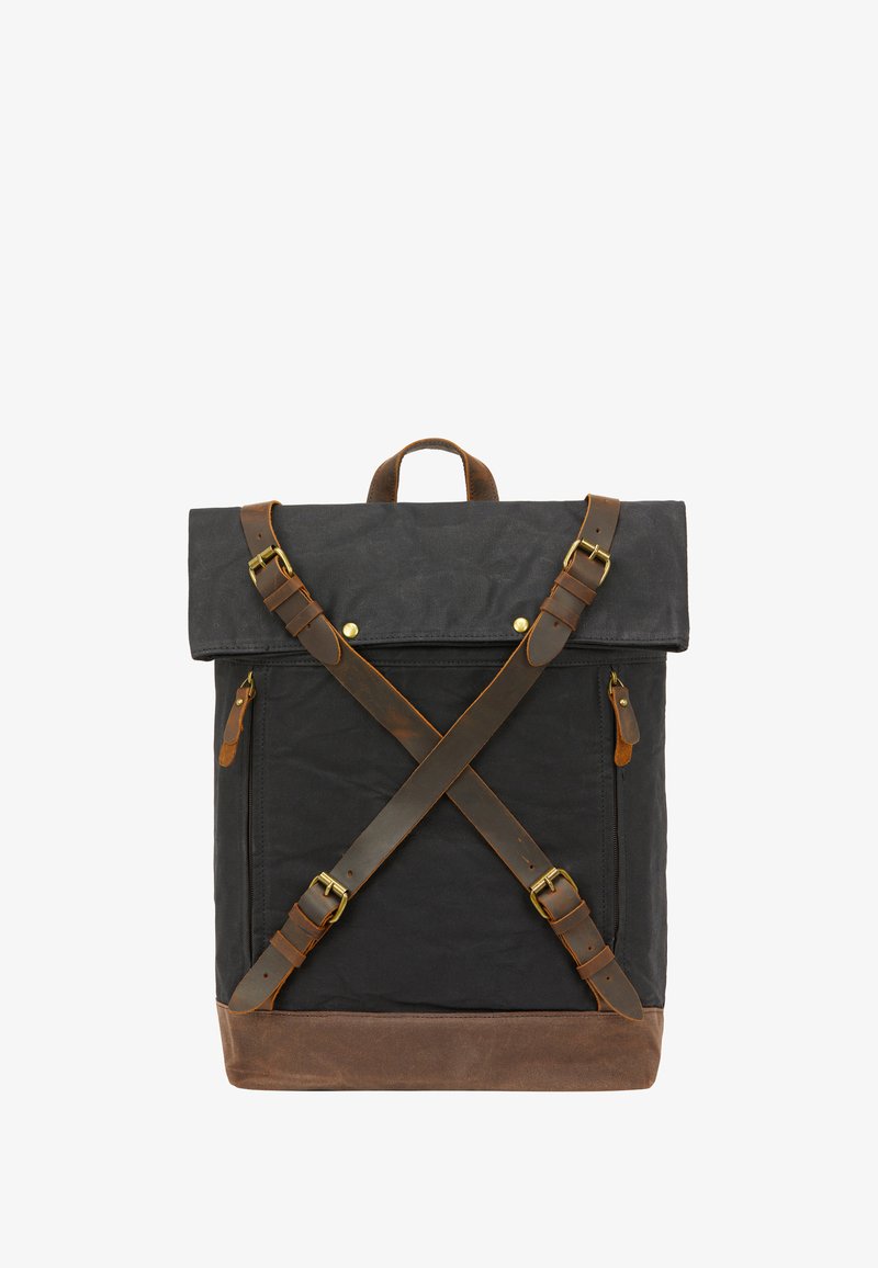 Fekete vászontáska barna bőr részletekkel, felgöngyölhető záródással, X-alakú pántokkal és oldalsó cipzáras zsebekkel.