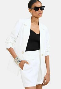 Unselected, white