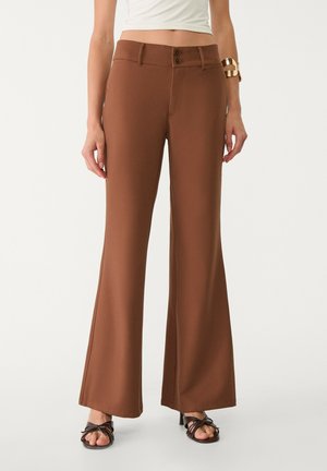 Stradivarius FORMAL BELL BOTTOM - Pantalon classique - dark brown