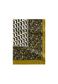 Carré de soie avec motifs contrastés ; un côté présente un design géométrique noir et blanc, l'autre côté est dans des tons sombres avec des accents jaunes.