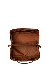 Bolsa de tela marrón con un interior acolchado, que cuenta con un compartimento con cremallera y dos divisiones. Textura suave y elementos de diseño minimalistas.