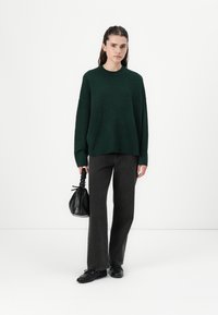 Vero Moda VMBOOM O NECK   - Džemper - pine grove