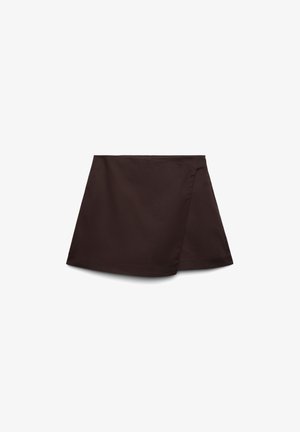 Dunkelbrauner A-Linien Minirock mit Wickel-Frontpaneel, glattem Stoff und sauberem Saum vor weißem Hintergrund.