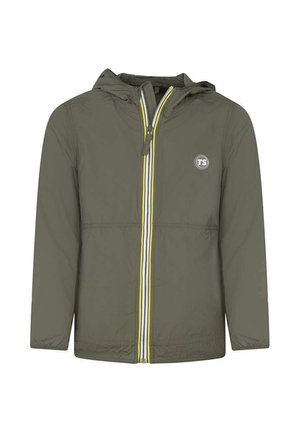 Veste légère à capuche de couleur vert olive avec fermeture éclair frontale ornée de rayures jaunes et blanches et un petit logo circulaire "TS" sur la poitrine gauche.