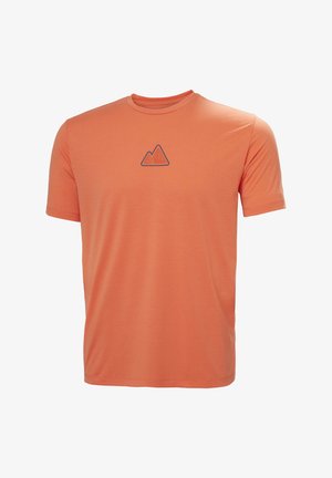 Korte mouwen oranje t-shirt gemaakt van zacht materiaal, met een kleine bergafbeelding in blauw en beige in het midden.