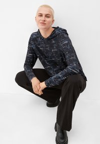 s.Oliver MIT KAPUZE - Kapuzenpullover - schwarz