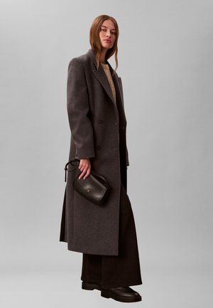 Calvin Klein FLAP CAMERA - Skuldertasker - black