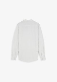 Herre langærmet skjorte i lys grå med tynde lodrette striber. Har knapmanchetter og en rygfælde for nem bevægelse.