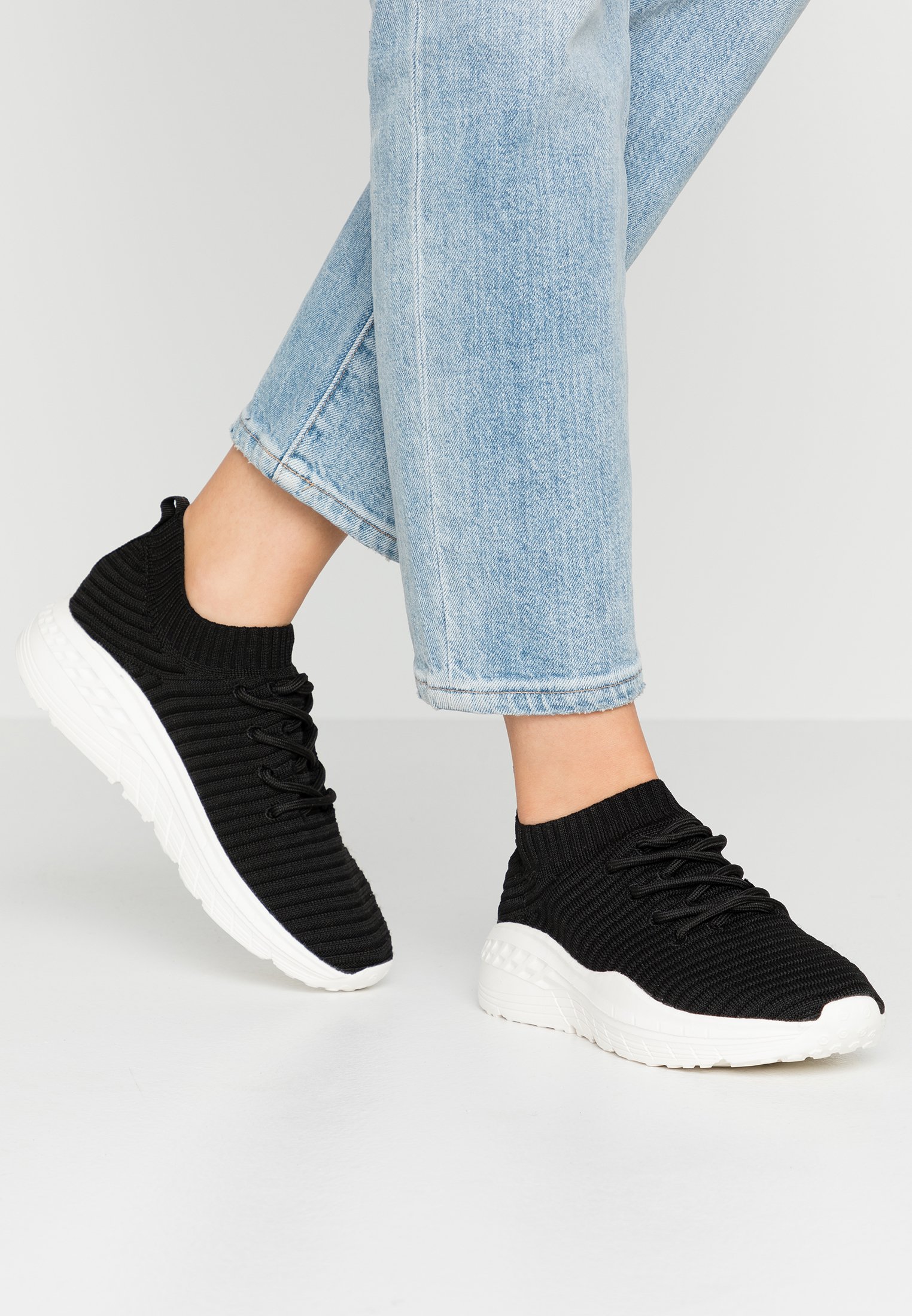 Freya sock trainer Clearance