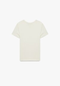  camiseta de manga corta en color blanco roto, hecha de una tela suave. Cuenta con un escote redondo y un diseño simple, sin adornos.