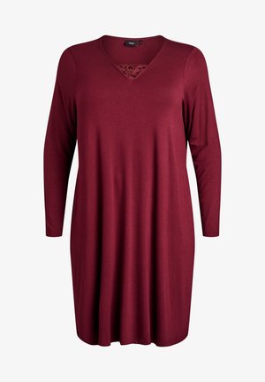 Bordové šaty s dlhým rukávom a výstrihom do V, s čipkovým detailom na hrudi, vyrobené z mäkkého materiálu, pohodlný strih a dĺžka do polovice stehien.