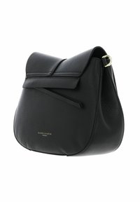 Borsa a mano in pelle nera con forma arrotondata, texture morbida e chiusura a pattina. Presenta hardware minimale e logo impresso sul fronte.