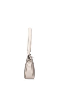 Beige Handtasche mit glatter Textur, rechteckiger Form, einem Schulterriemen und metallischen Hardware-Details.